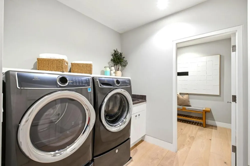 1730 Webster Street Palo Alto, CA 94301