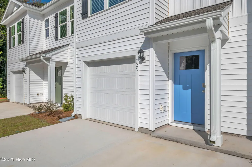 123 S Grassland Road Surf City, NC 28445