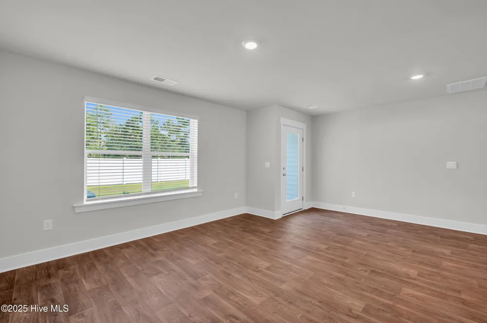 123 S Grassland Road Surf City, NC 28445