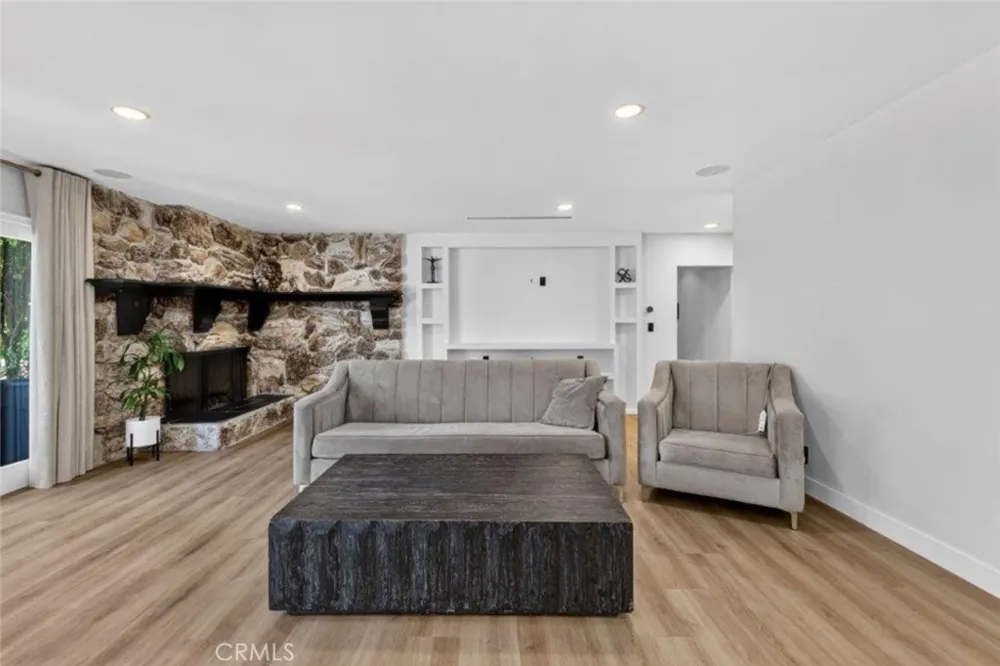 19457 Merridy Street Northridge, CA 91324