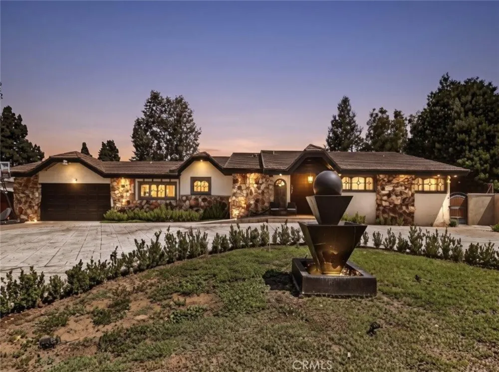 19457 Merridy Street Northridge, CA 91324