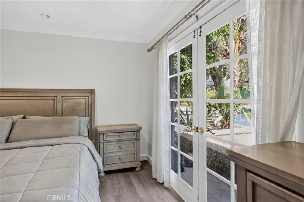 19457 Merridy Street Northridge, CA 91324