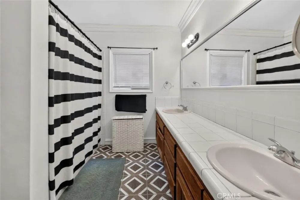 19457 Merridy Street Northridge, CA 91324