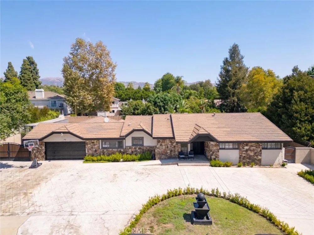 19457 Merridy Street Northridge, CA 91324