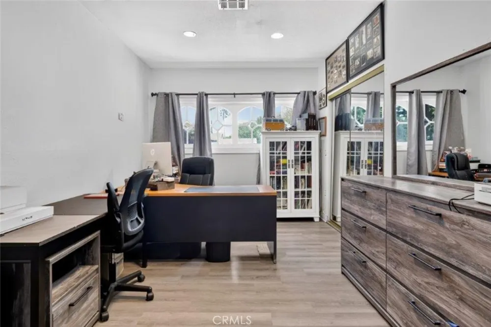 19457 Merridy Street Northridge, CA 91324