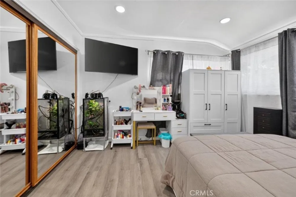 19457 Merridy Street Northridge, CA 91324