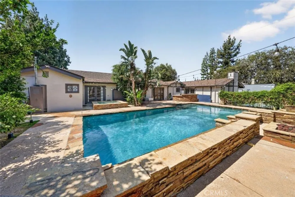 19457 Merridy Street Northridge, CA 91324