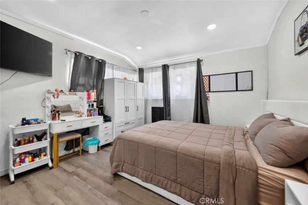 19457 Merridy Street Northridge, CA 91324