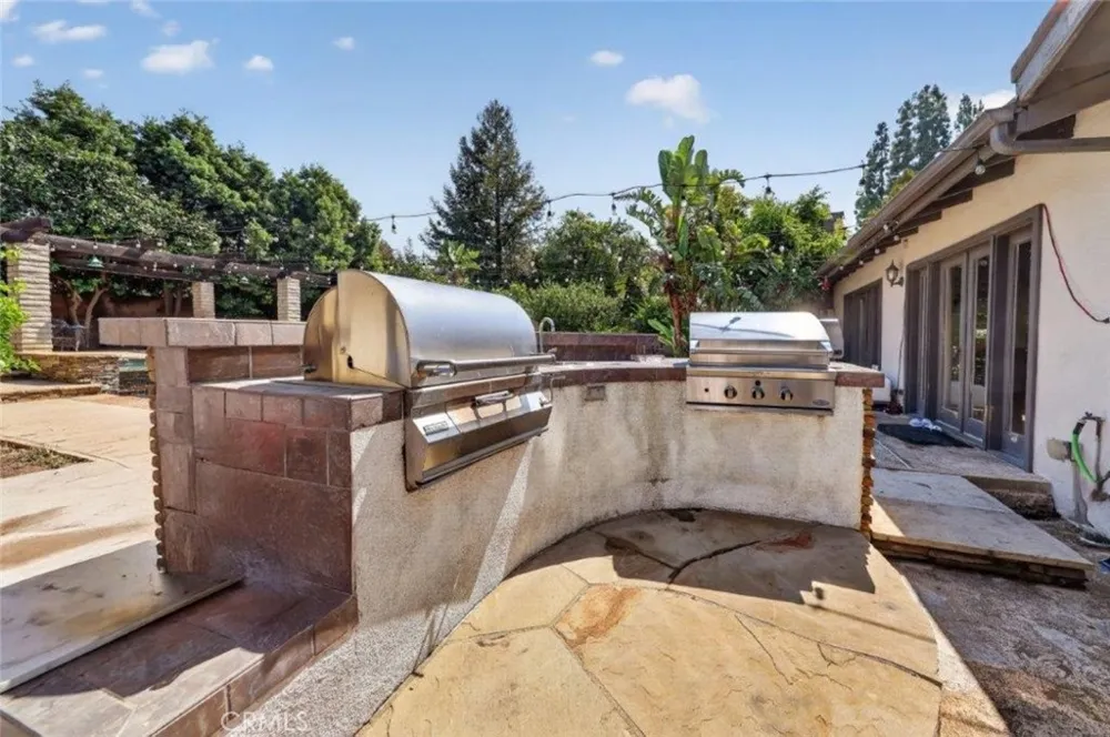 19457 Merridy Street Northridge, CA 91324