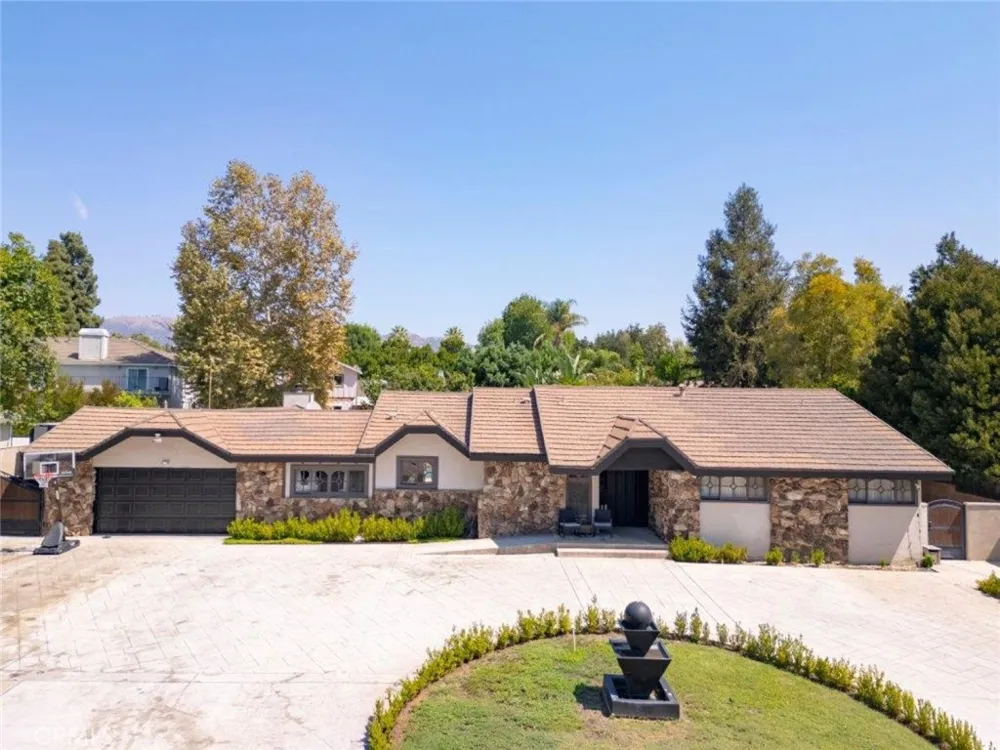 19457 Merridy Street Northridge, CA 91324