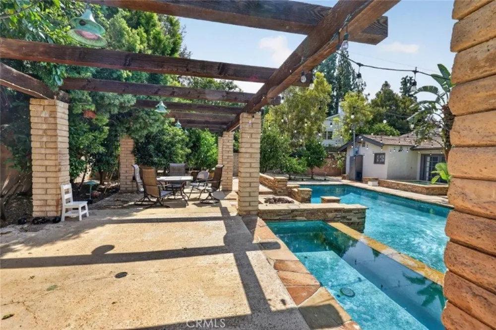 19457 Merridy Street Northridge, CA 91324