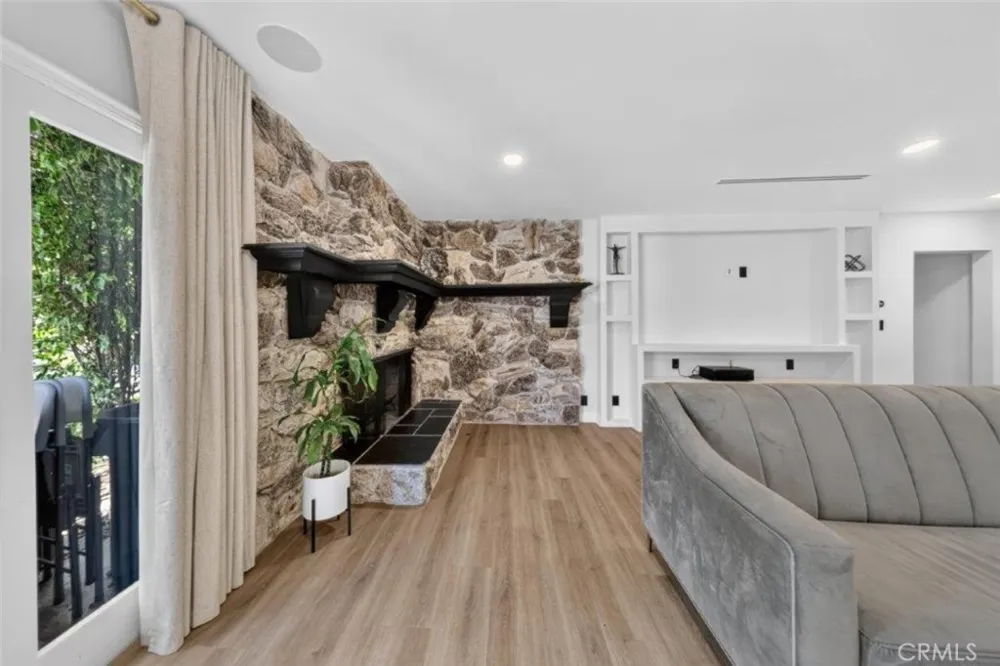 19457 Merridy Street Northridge, CA 91324
