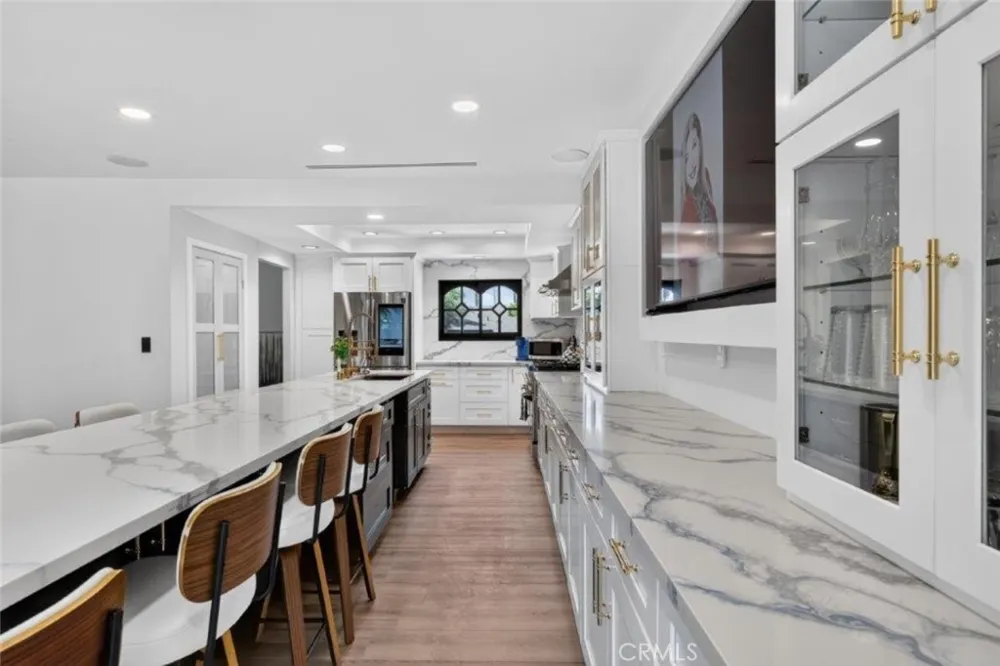 19457 Merridy Street Northridge, CA 91324