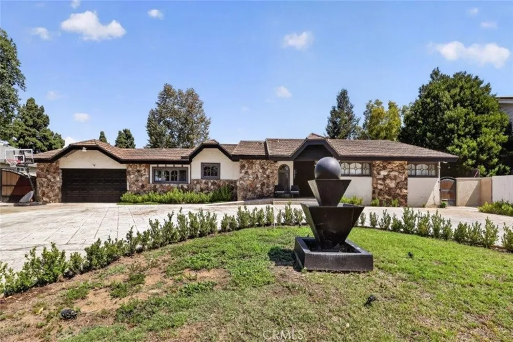 19457 Merridy Street Northridge, CA 91324