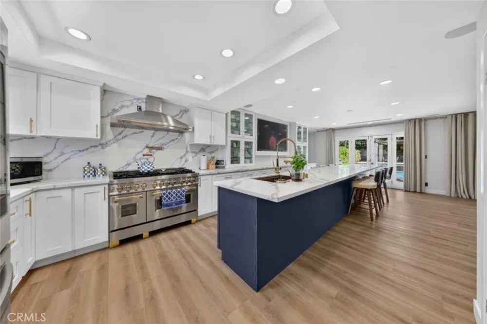 19457 Merridy Street Northridge, CA 91324