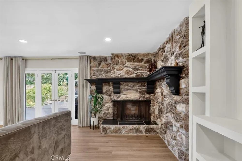 19457 Merridy Street Northridge, CA 91324
