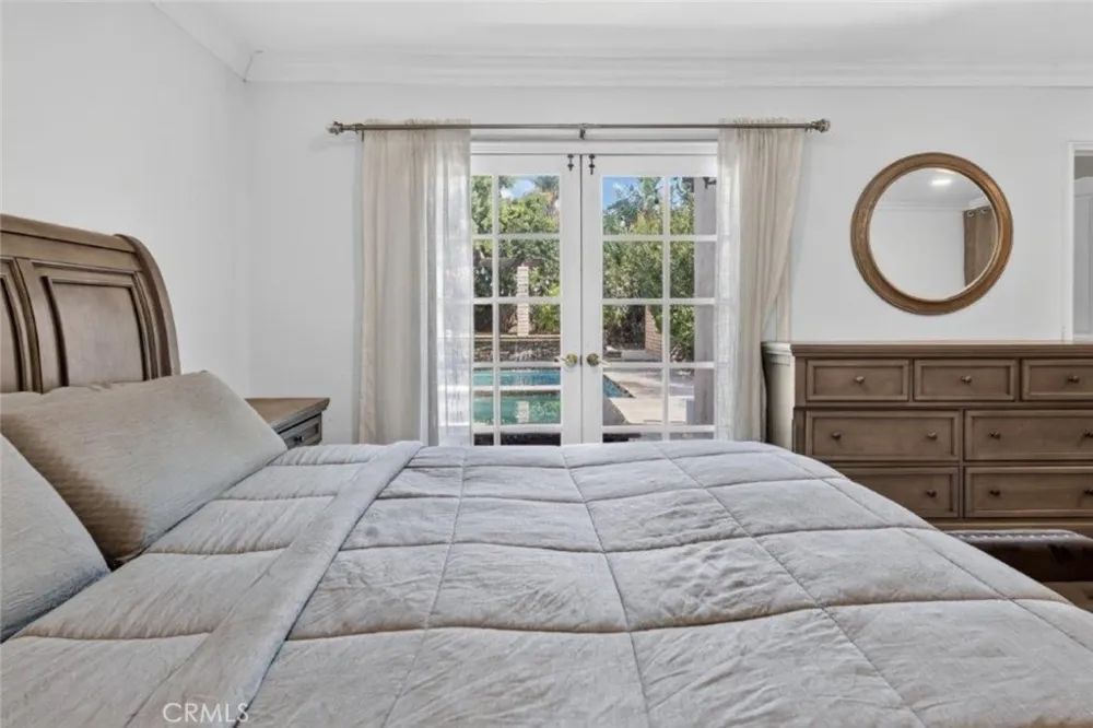 19457 Merridy Street Northridge, CA 91324