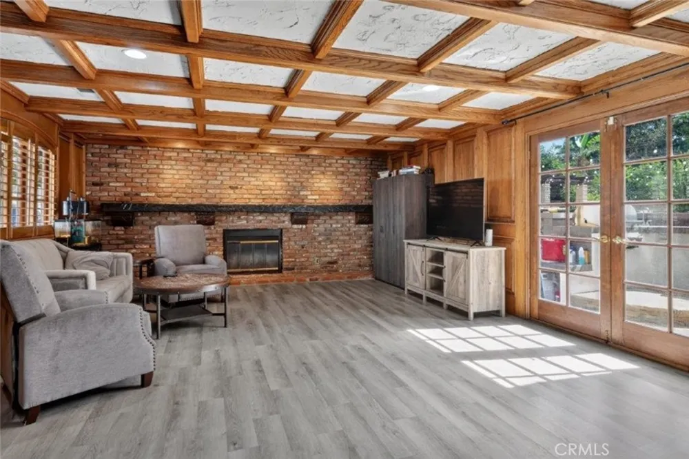 19457 Merridy Street Northridge, CA 91324
