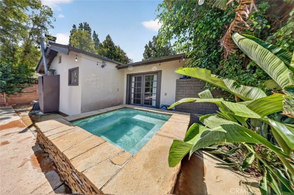 19457 Merridy Street Northridge, CA 91324