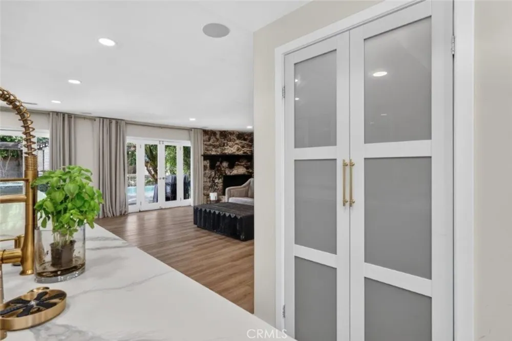 19457 Merridy Street Northridge, CA 91324