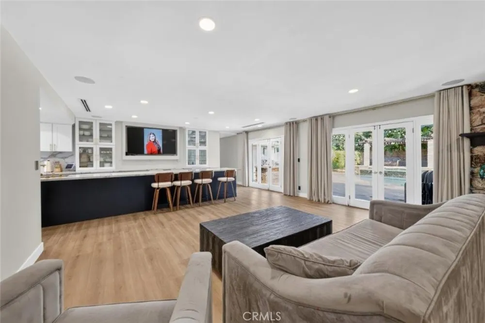 19457 Merridy Street Northridge, CA 91324
