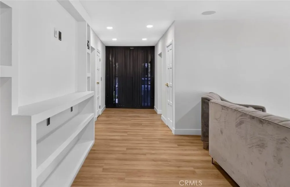 19457 Merridy Street Northridge, CA 91324