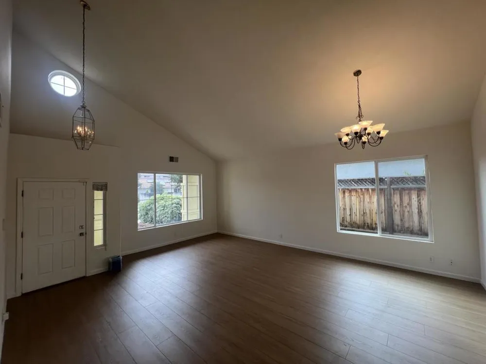 711 Hillock Drive Hollister, CA 95023