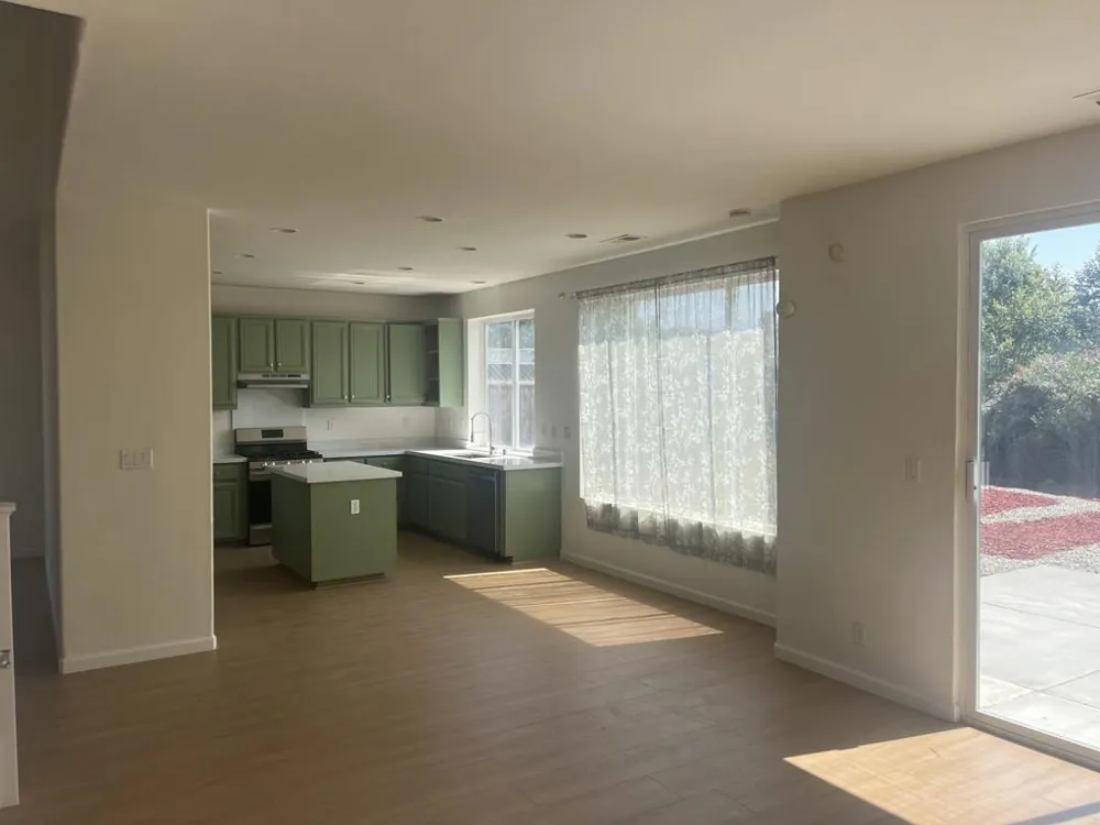 711 Hillock Drive Hollister, CA 95023