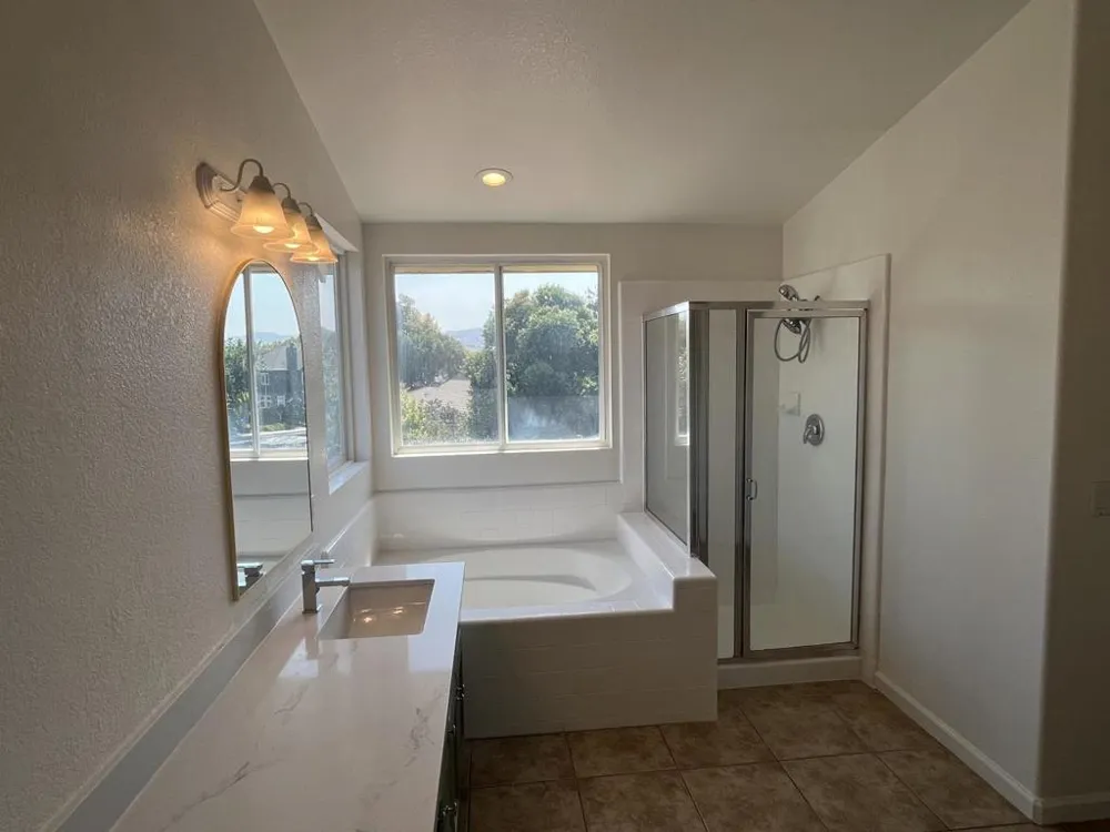 711 Hillock Drive Hollister, CA 95023