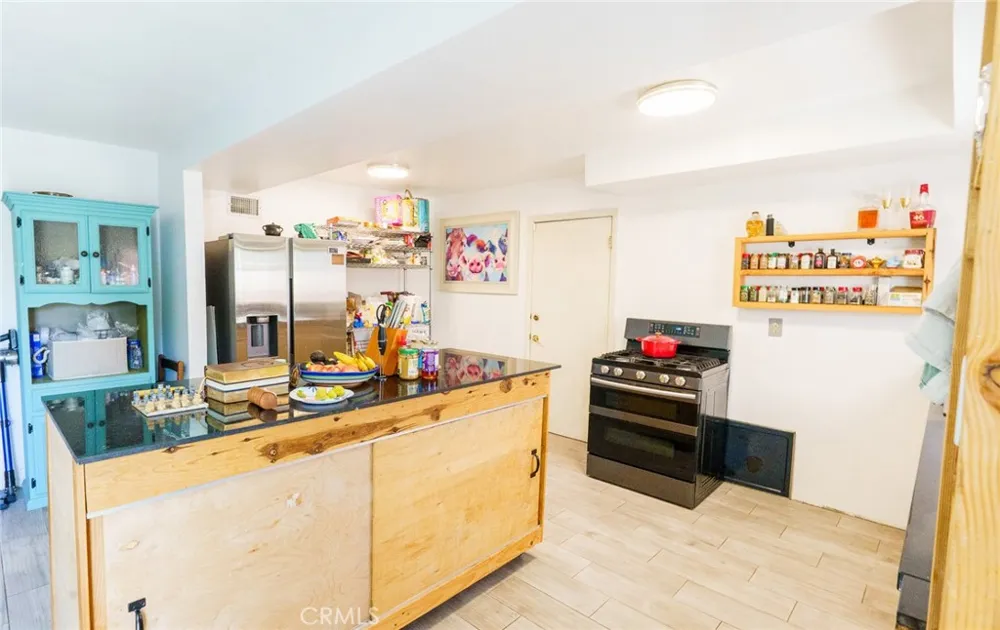 1048 Vallejo Avenue Simi Valley, CA 93065