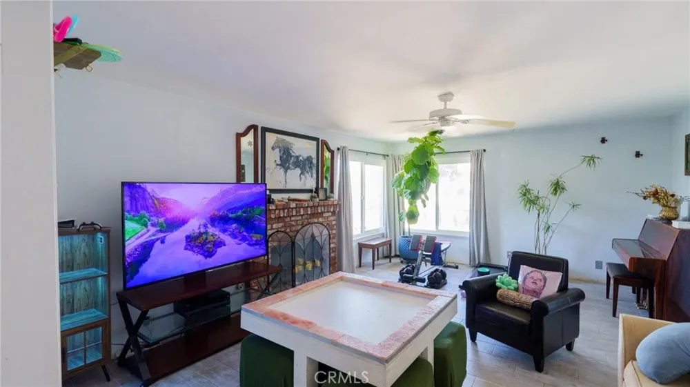 1048 Vallejo Avenue Simi Valley, CA 93065