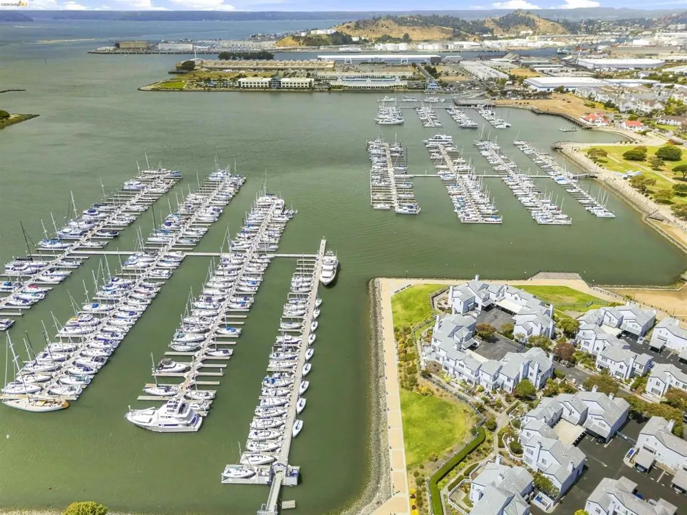 109 Shoreline Ct Richmond, CA 94804