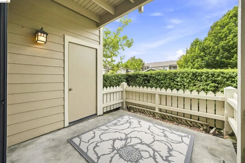109 Shoreline Ct Richmond, CA 94804