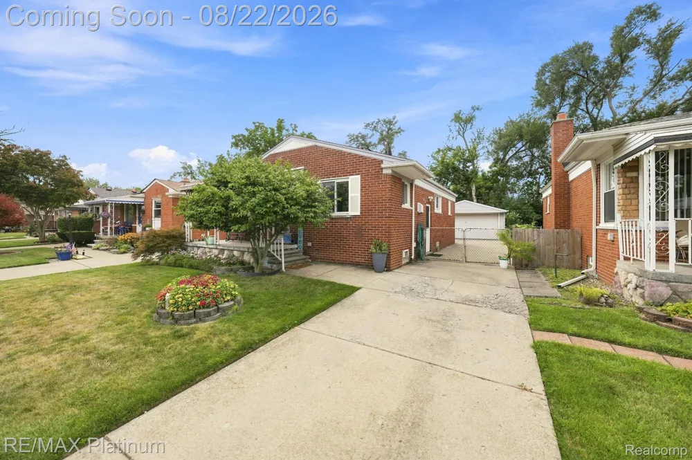 24371 Currier Street Dearborn Heights City, MI 48125