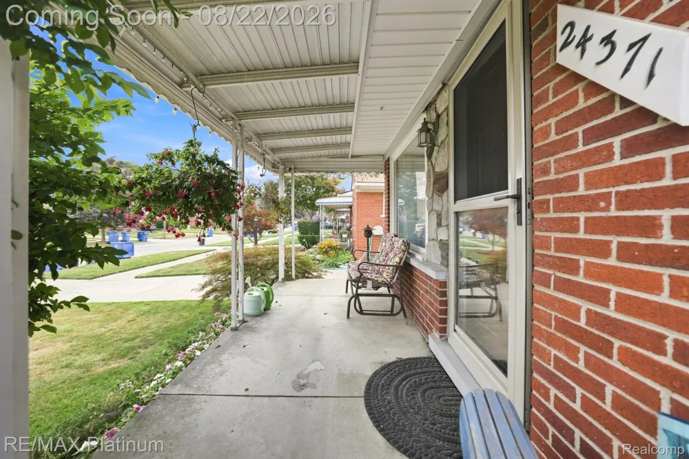 24371 Currier Street Dearborn Heights City, MI 48125