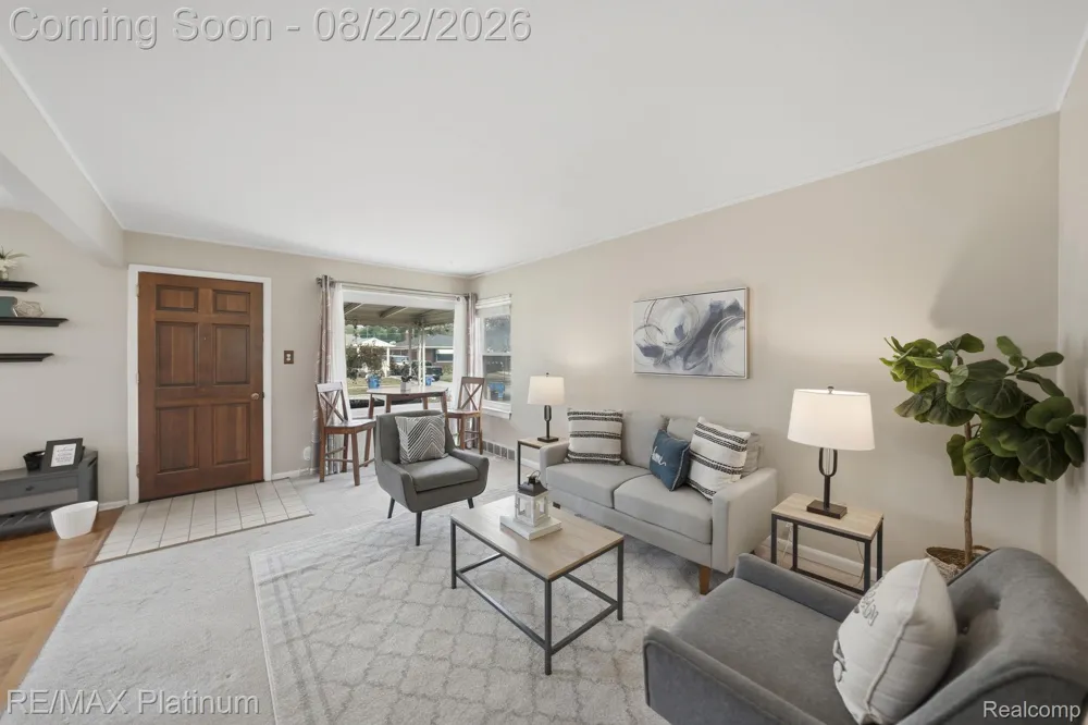 24371 Currier Street Dearborn Heights City, MI 48125