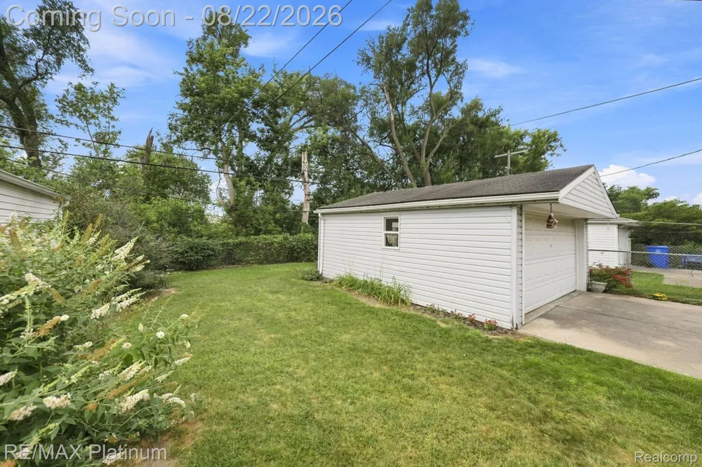 24371 Currier Street Dearborn Heights City, MI 48125