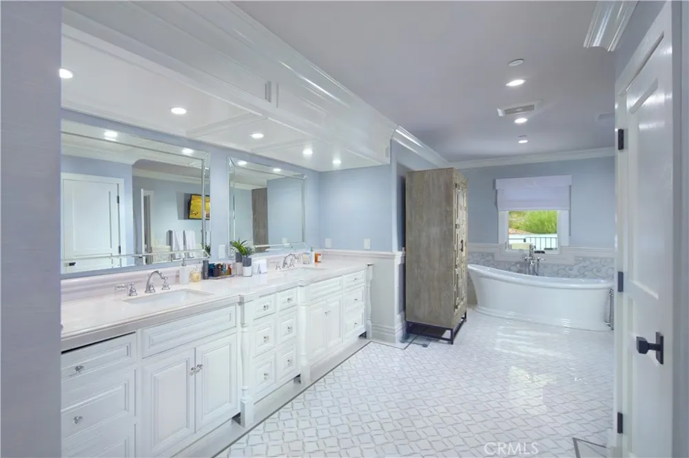 4 Inverness Lane Newport Beach, CA 92660