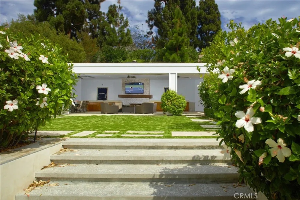 4 Inverness Lane Newport Beach, CA 92660