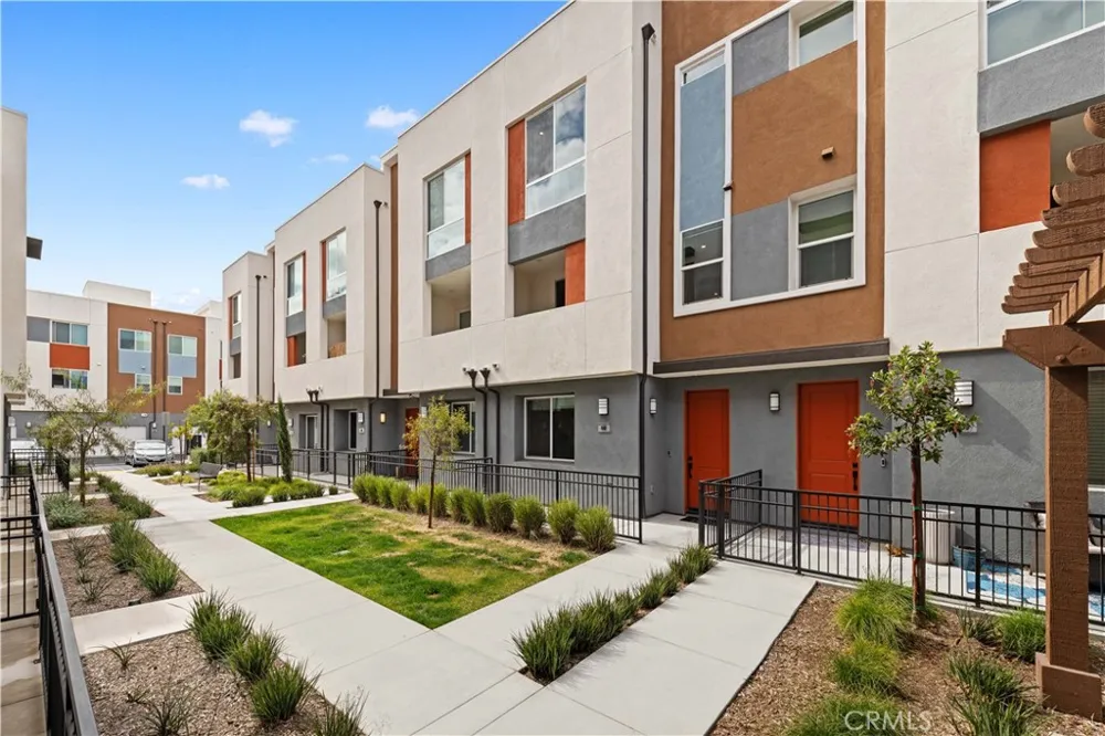 1816 E 1st #440 Santa Ana, CA 92705