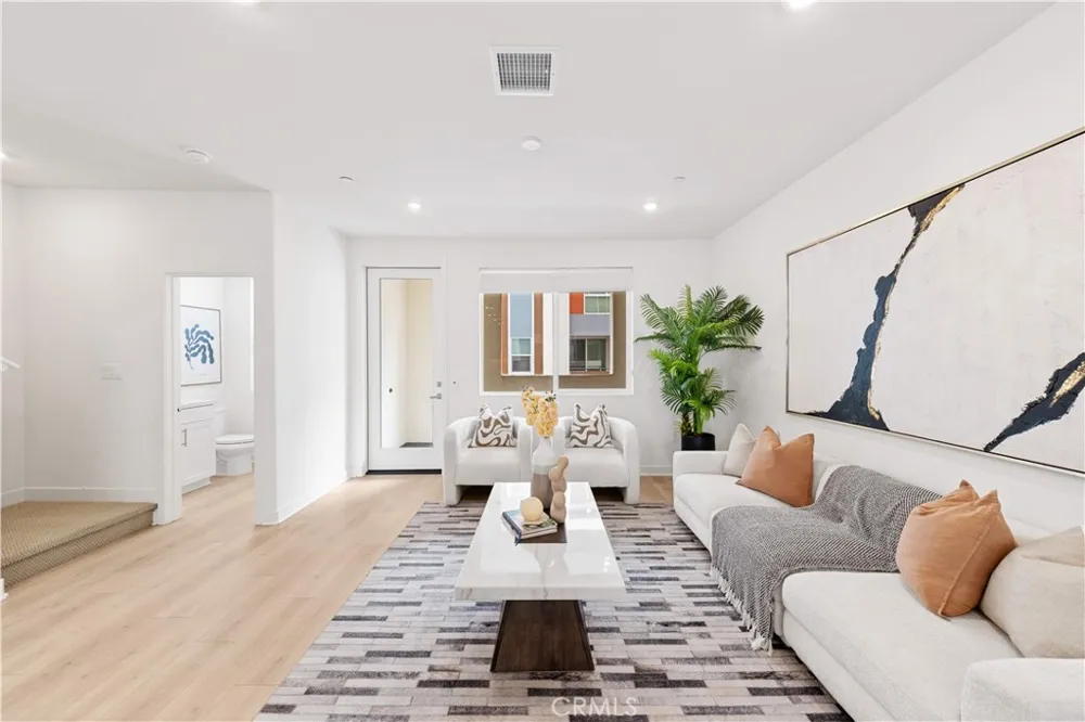 1816 E 1st #440 Santa Ana, CA 92705