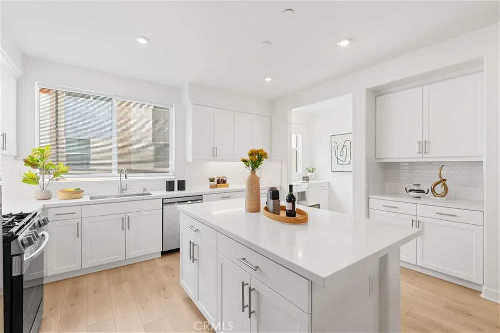 1816 E 1st #440 Santa Ana, CA 92705