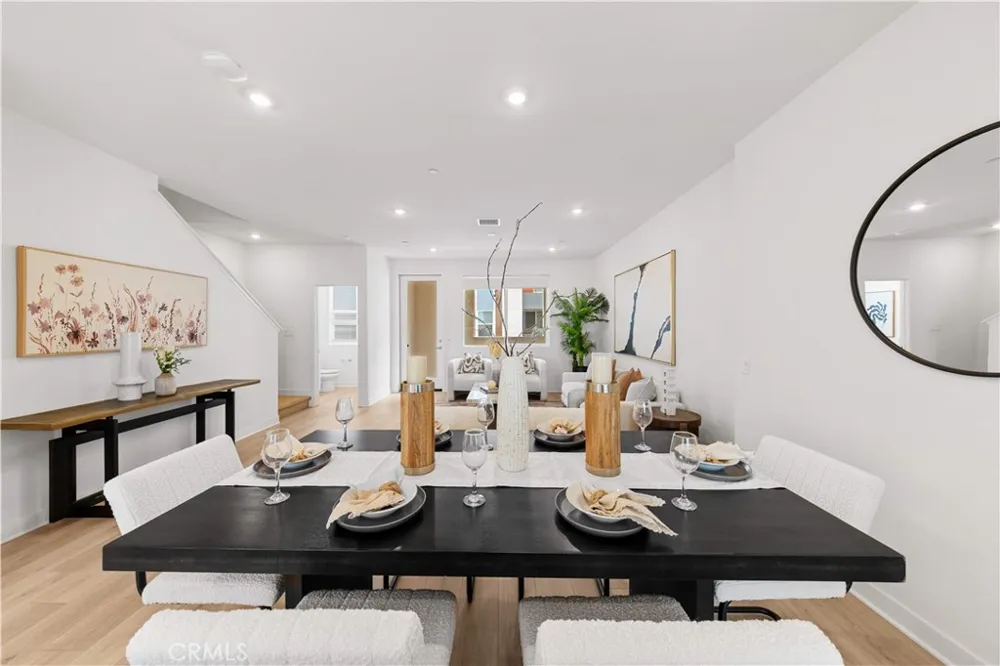 1816 E 1st #440 Santa Ana, CA 92705