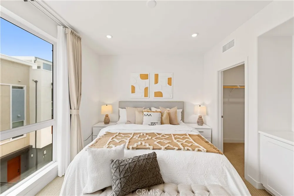 1816 E 1st #440 Santa Ana, CA 92705
