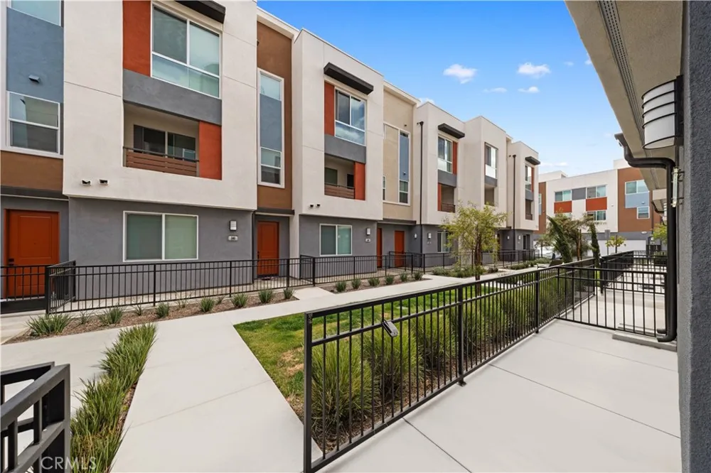 1816 E 1st #440 Santa Ana, CA 92705