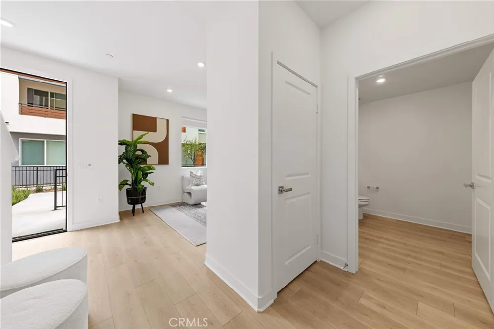 1816 E 1st #440 Santa Ana, CA 92705