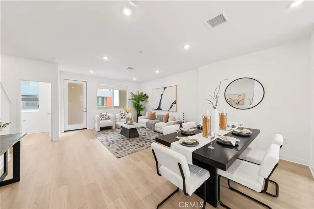 1816 E 1st #440 Santa Ana, CA 92705