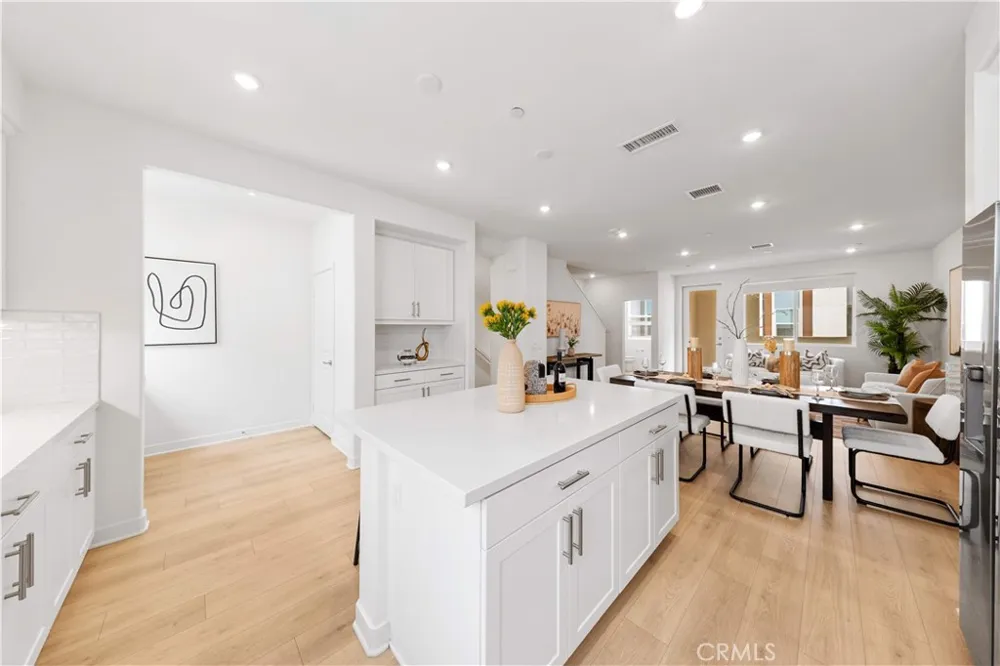 1816 E 1st #440 Santa Ana, CA 92705