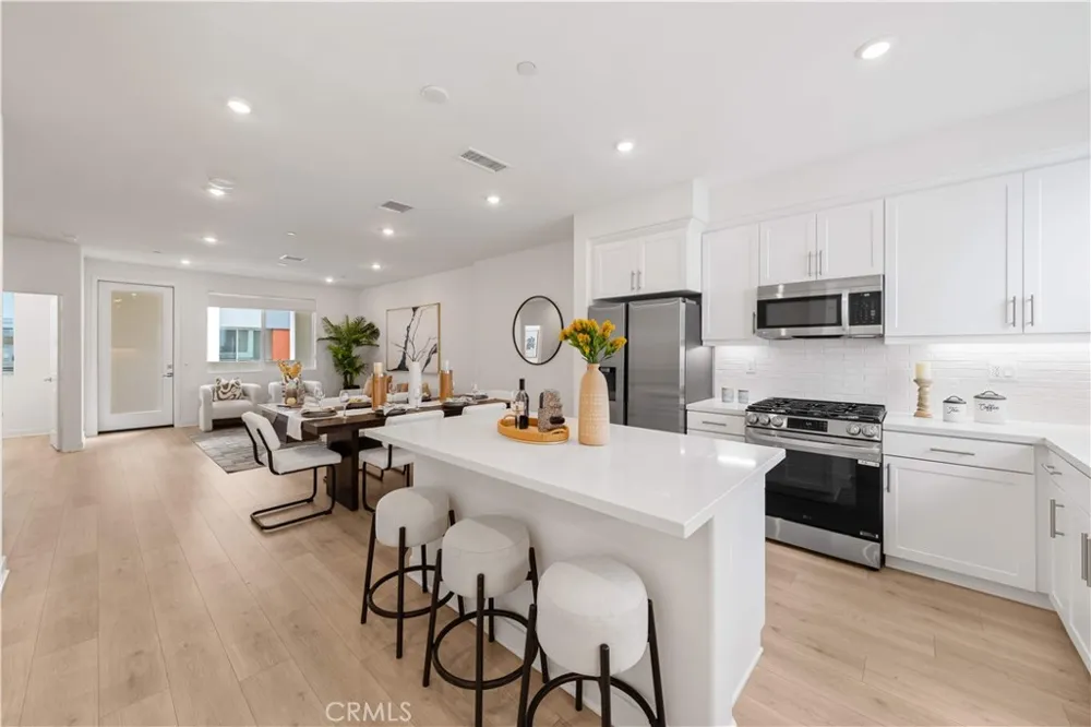 1816 E 1st #440 Santa Ana, CA 92705
