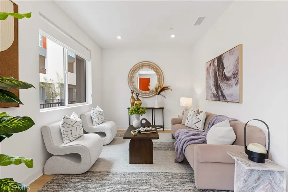 1816 E 1st #440 Santa Ana, CA 92705